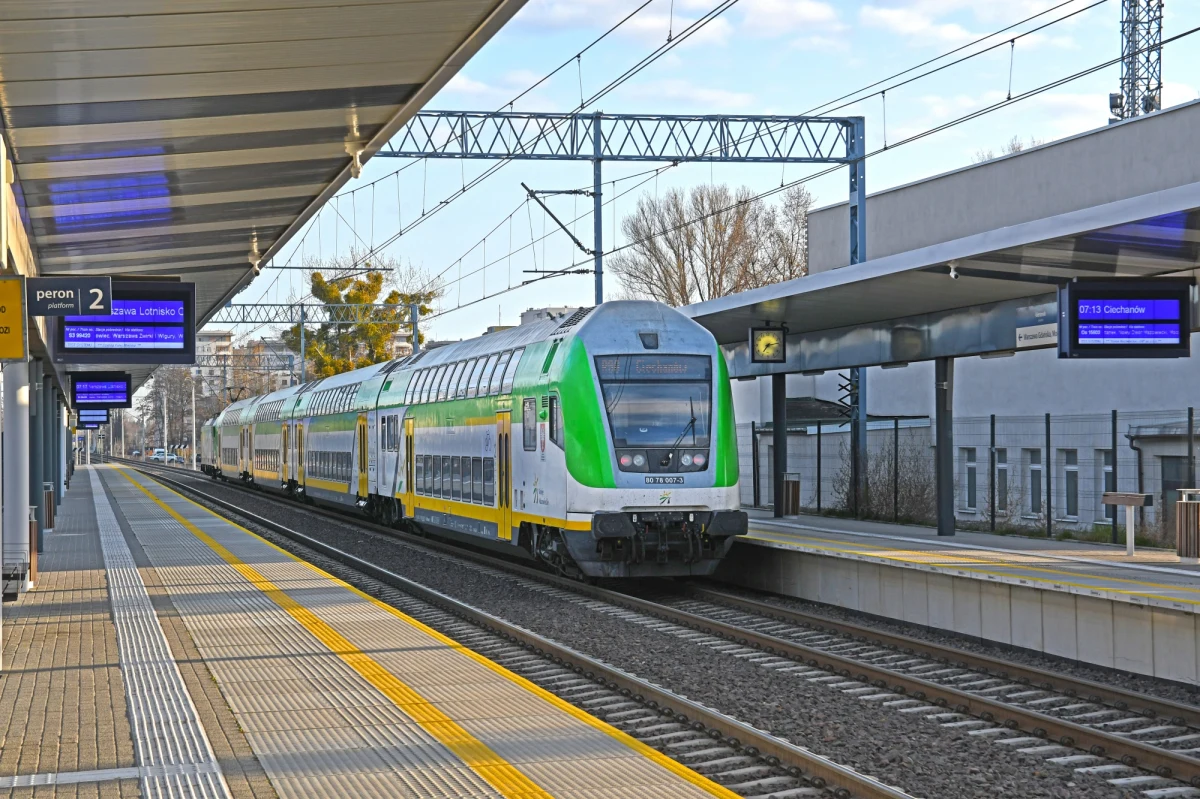 Budowa nowego tunelu pod torami kolejowymi w Sulejówku Miłośnie, weekendowe prace na stacji Warszawa Zachodnia i na linii otwockiej między Warszawą Wschodnią i Warszawą Wawer - to wszystko spowoduje zmiany w kursowaniu pociągów Szybkiej Kolei Miejskiej i Kolei Mazowieckich. Zmiany zaczną się już w piątek wieczorem.