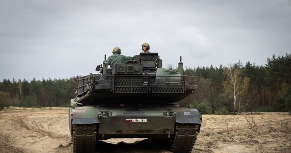 Kolejnych 28 nowoczesnych czołgów Abrams dotarło do Polski. Stacjonują w 1. Warszawskiej Brygadzie Pancernej. Potrafią rozwinąć prędkość do 70 km/h, łatwo się nimi manewruje, a ich silniki wydają podobny dźwięk do odrzutowca.