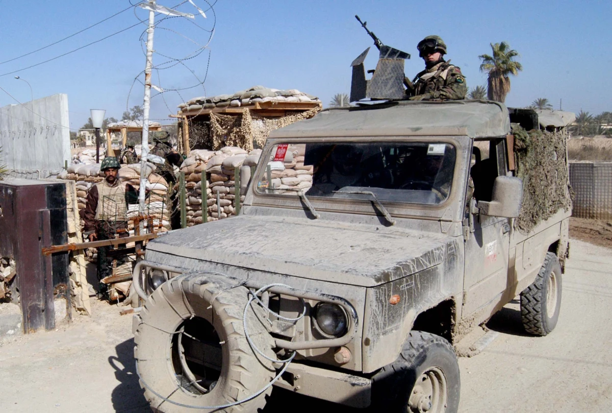 Przez kilka lat w Polsce nie mówiło się o niej w ogóle, choć to bez wątpienia jedna z najgłośniejszych i najważniejszych bitew z udziałem polskich żołnierzy. Właśnie mija dokładnie 20 lat od słynnej na całym świecie obrony City Hall, czyli ratusza w Karbali w Iraku. Polski oddział, który jechał do tego kraju w zupełnie innym celu, obronił wtedy budynek przed przejęciem go przez miejscowych rebeliantów. 6 kwietnia 2004 roku zakończyła się ta trwająca prawie cztery doby walka. Z jej głównodowodzącym, pułkownikiem Grzegorzem Kaliciakiem, obecnie dowódcą 15 Brygady Zmechanizowanej, rozmawiał nasz dziennikarz Mateusz Chłystun.