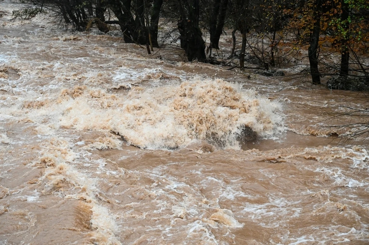 W wyniku gwałtownego topnienia śniegu, a w efekcie wezbrania rzeki Ural, pękła zapora w mieście Orsk w obwodzie orenburskim we wschodniej Rosji. Trwa ewakuacja mieszkańców znajdujących się w strefie zalewowej.
