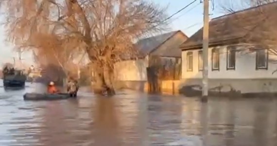 Trudna sytuacja w rosyjskim mieście Orsk na południowym Uralu, gdzie w piątek pękła tama, która następnie częściowo się zawaliła. Ewakuowano ponad 4 tys. mieszkańców; zalanych zostało 2,5 tys. domów - podaje AFP.