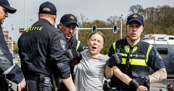 Policja zatrzymała w Hadze Gretę Thunberg, która uczestniczyła w demonstracji klimatycznej. Szwedzka aktywistka klimatyczna wraz z grupą około stu osób próbowała blokować holenderską autostradę A12.