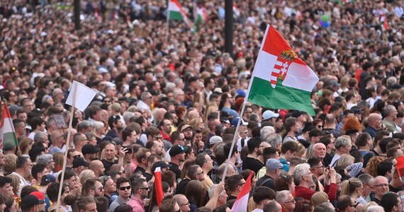 Węgierskie media piszą o największej demontracji antyrządowej w tym kraju w ostatnich latach. Doszło do niej w sobotę, a zorganizował ją Peter Magyar, w ostatnich tygodniach główny krytyk systemu stworzonego przez premiera Viktora Orbana.