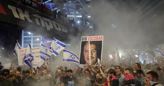 100 tys. osób demonstrowało w Tel Awiwie w półrocze wojny z Hamasem - informują organizatorzy akcji. Antyrządowe manifestacje odbyły się w całym kraju, a największe w Hajfie, Cezarei, Herclii, Kefar Sawie, Ra’anannie i Pardes Channa-Karkur - podaje portal Times of Israel.