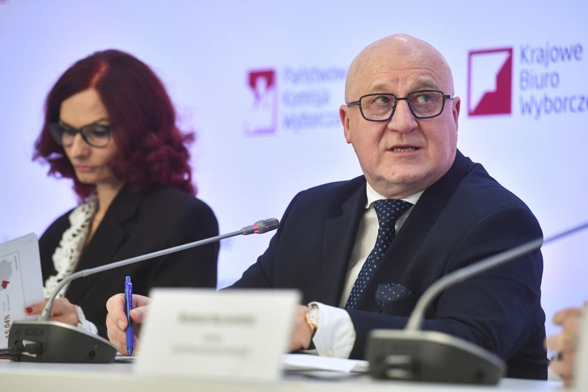 Znamy frekwencję z godz. 12:00 w wyborach samorządowych w Polsce. Do południa karty do głosowania wydano 4 773 413 osobom (spośród 28 895 220 uprawnionych do udziału w wyborach). Frekwencja wyniosła 16,52 procent.