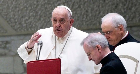 Papież Franciszek zaapelował do rządzących krajami, w których toczą się wojny o to, by "zatrzymali się", by negocjować. Wezwał też: "Niech nie zabraknie naszej modlitwy o pokój; pokój sprawiedliwy i trwały, zwłaszcza dla umęczonej Ukrainy i dla Palestyny oraz Izraela".