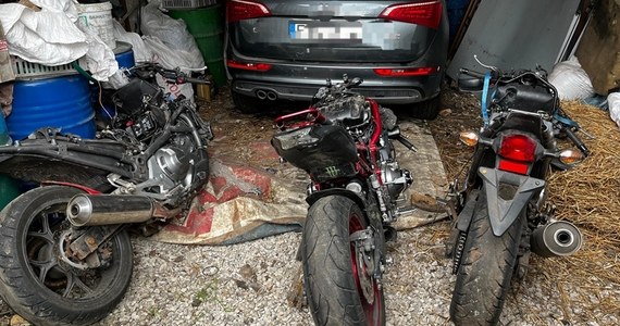 Policjanci zlokalizowali na terenie powiatu kutnowskiego "dziuplę" z częściami motocyklowymi, pochodzącymi z kradzieży. Sprawą zajmuje się prokuratura.