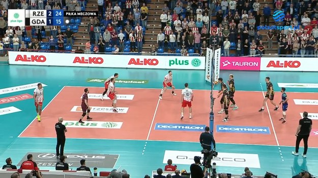 Skrót meczu Asseco Resovia Rzeszów - Trefl Gdańsk. 