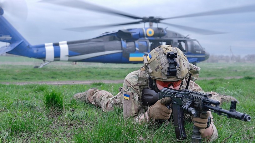 W sieci pojawił się materiał filmowy, na którym uwieczniono przelot słynnych amerykańskich śmigłowców Black Hawk nad terytorium Rosji. Kreml natychmiast zareagował na tę ukraińską akcję.