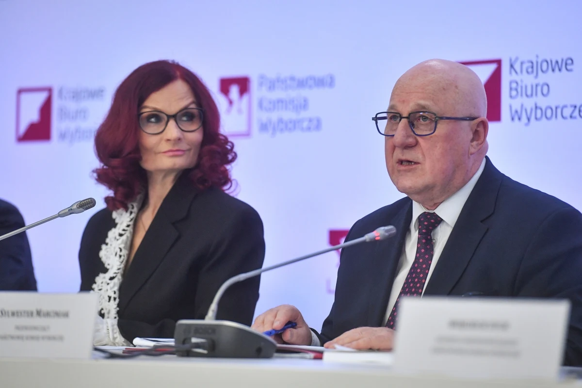 Frekwencja w wyborach samorządowych na godzinę 17 wyniosła 39,43 proc. - poinformowała na konferencji prasowej o godzinie 18.30 Państwowa Komisja Wyborcza. Głosowanie trwa do godziny 21.