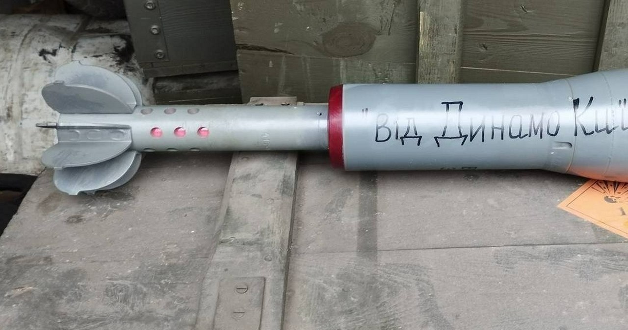 Polskie granaty moździerzowe 120mm OF-NMR z dodatkowym napędem rakietowym pojawiły się jakiś czas temu na Ukrainie, ale świat dopiero teraz dowiedział się o tym fakcie. To bardzo rzadka i wyjątkowa broń.