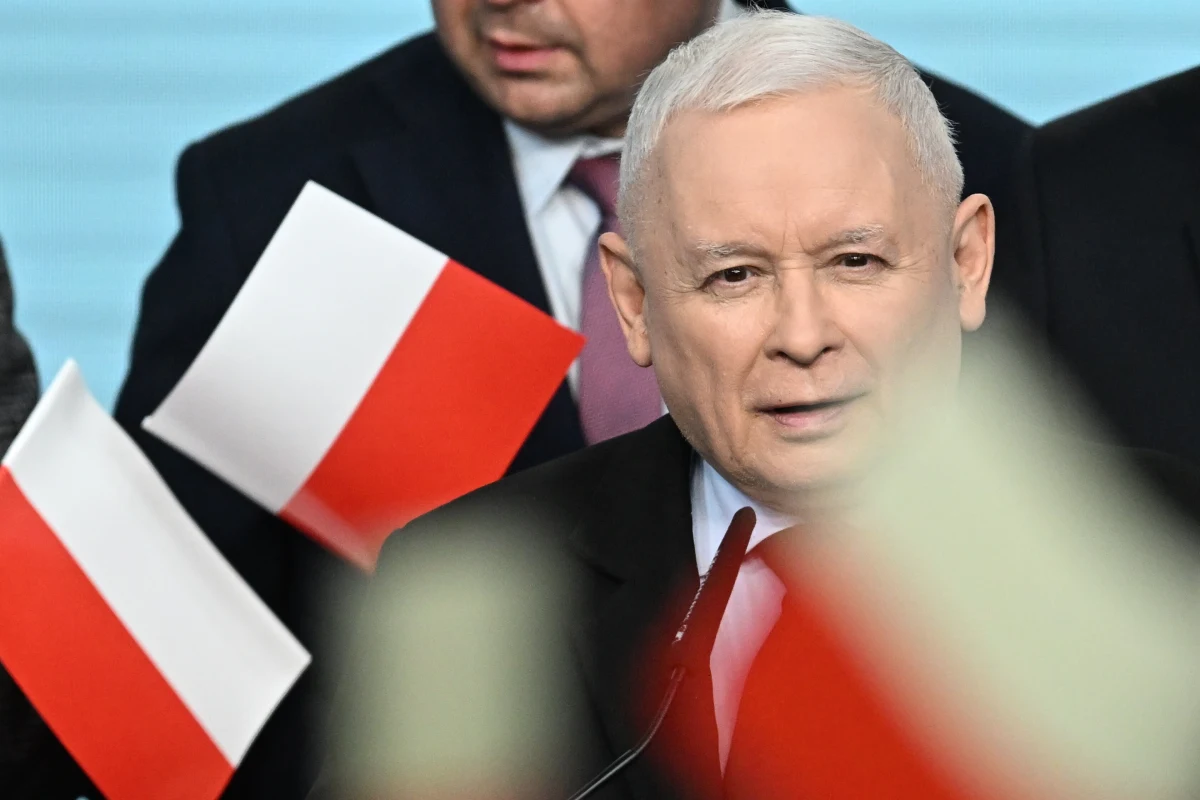"Zwycięstwo powinno być dla nas przede wszystkim zachętą do pracy" - powiedział prezes PiS Jarosław Kaczyński po ogłoszeniu wyników exit poll, według których PiS zwyciężyło w niedzielnych wyborach do sejmików. Podkreślił, że ten wynik pokazuje, że w wyborach parlamentarnych PiS dzisiaj mogłoby zdobyć władzę.