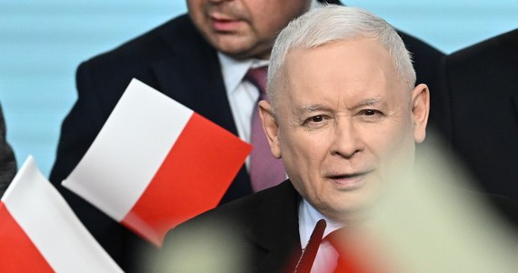 "Zwycięstwo powinno być dla nas przede wszystkim zachętą do pracy" - powiedział prezes PiS Jarosław Kaczyński po ogłoszeniu wyników exit poll, według których PiS zwyciężyło w niedzielnych wyborach do sejmików. Podkreślił, że ten wynik pokazuje, że w wyborach parlamentarnych PiS dzisiaj mogłoby zdobyć władzę.