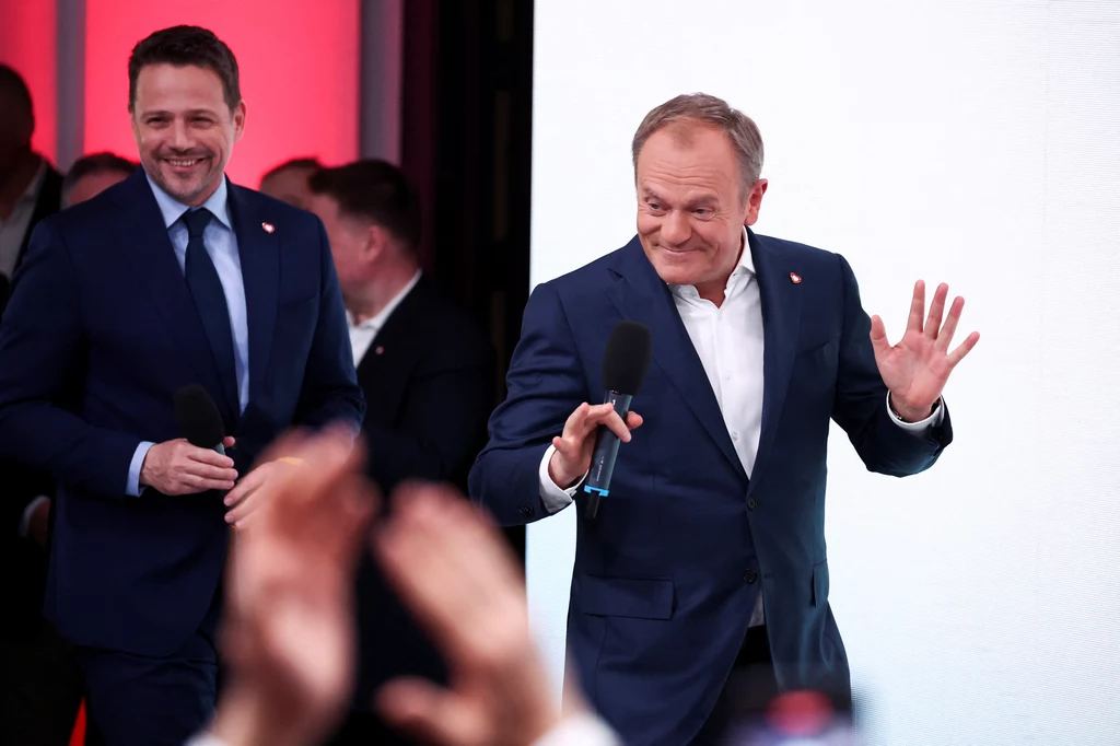 Rafał Trzaskowski i Donald Tusk podczas wieczoru wyborczego