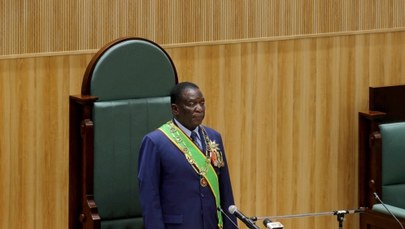 Rząd Zimbabwe kupuje posłom luksusowe auta. Jednocześnie prosi świat o 2 mld dol. pomocy