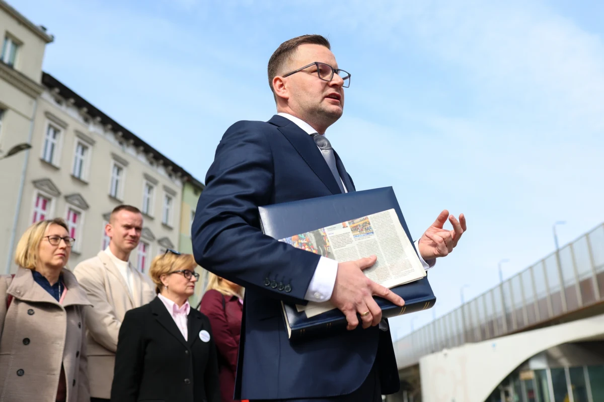 Szymon Michałek zdobył w Chorzowie 54,67 proc. głosów – podało PKW. Zwyciężył w pierwszej turze z poparciem 19 572 mieszkańców i został nowym prezydentem miasta.