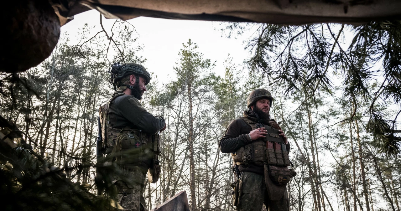 Ukraina zgodzi się na ustępstwo? Włosi o "scenariuszu". Na zdjęciu: Ukraińscy żołnierze na froncie. Zdjęcie ilustracyjne