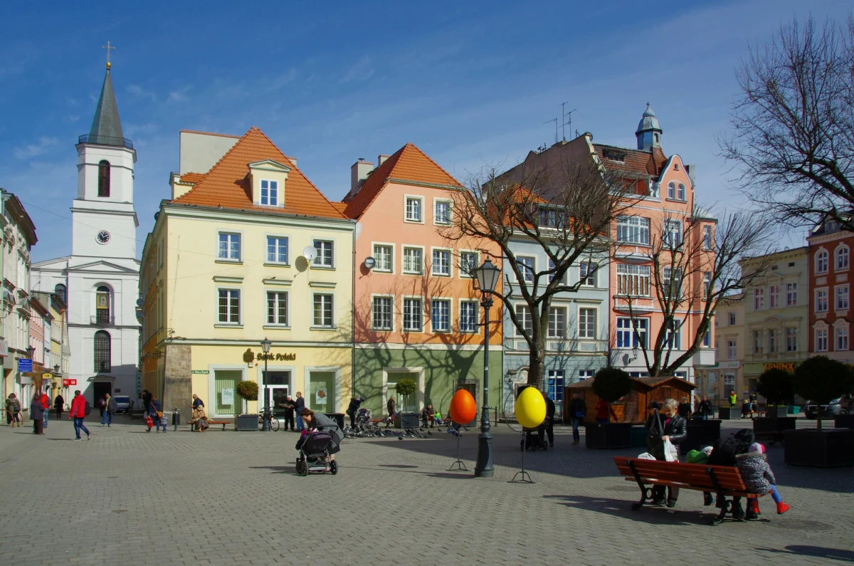 ​W drugiej turze wyborów na prezydenta Zielonej Góry zmierzą się Janusz Kubicki i miejski radny Marcin Pabierowski. Kandydaci zdobyli odpowiednio 35,95 proc. i 42,74 proc. głosów.