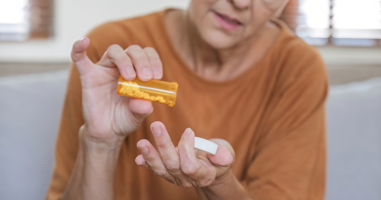 Seniorzy powinni pilnować tych dwóch witamin. Skutki niedoboru są poważne