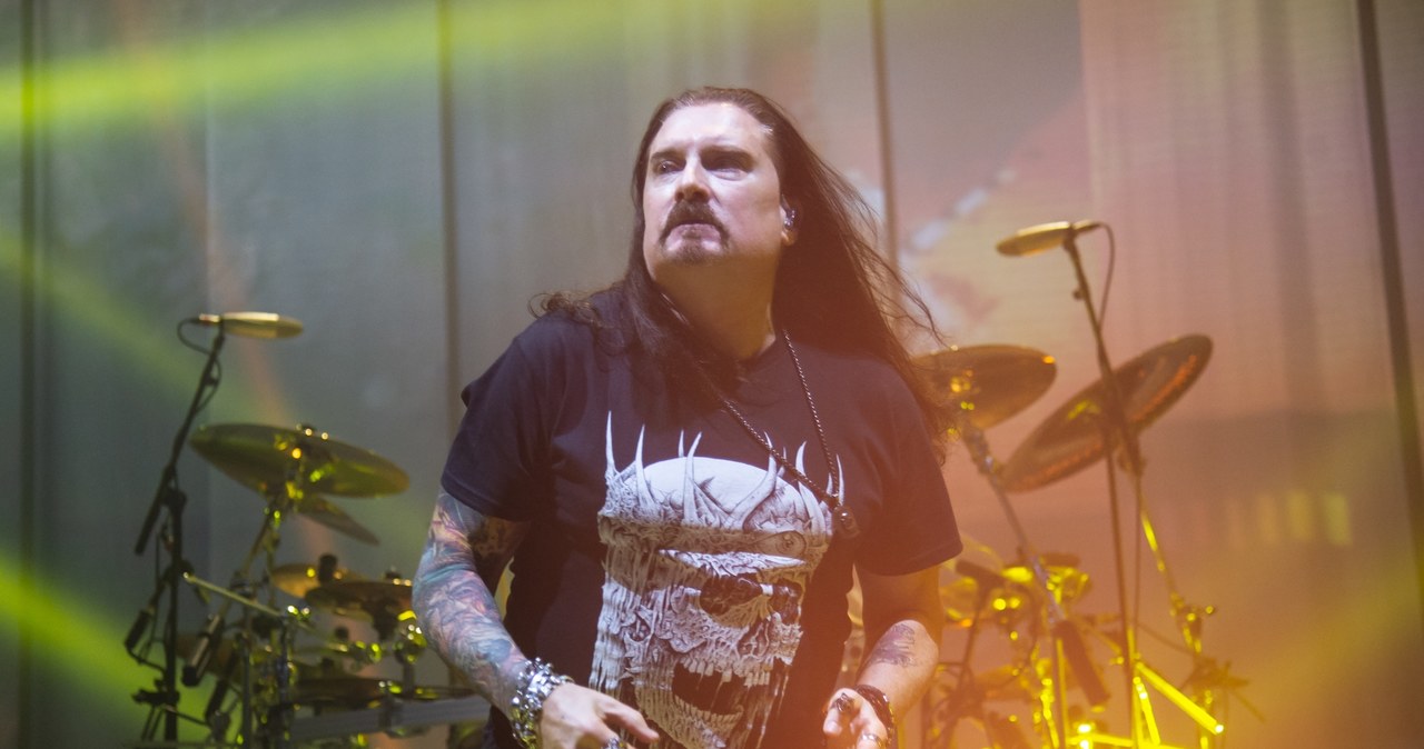 W ramach trasy z okazji swojego 40-lecia do Polski powrócą weterani progresywnego metalu z grupy Dream Theater. W składzie formacji ponownie zobaczymy Mike'a Portnoya, perkusistę i współzałożyciela zespołu.