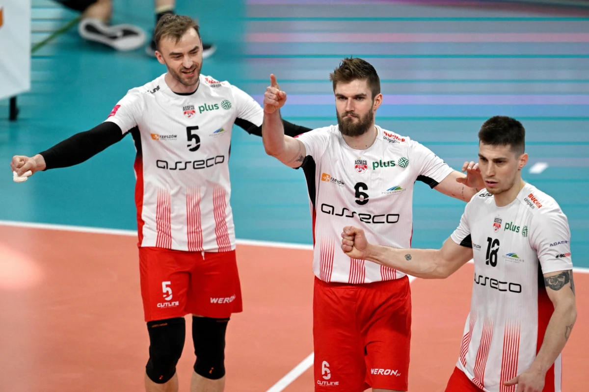 Bogdanka LUK Lublin przegrała 1:3 z GKS-em Katowice i zakończyła tym samym fazę zasadniczą ekstraklasy siatkarzy na szóstym miejscu. W jednym z najciekawszych ćwierćfinałów zmierzy się z Projektem Warszawa. Asseco Resovia Rzeszów zagra natomiast z Treflem Gdańsk.