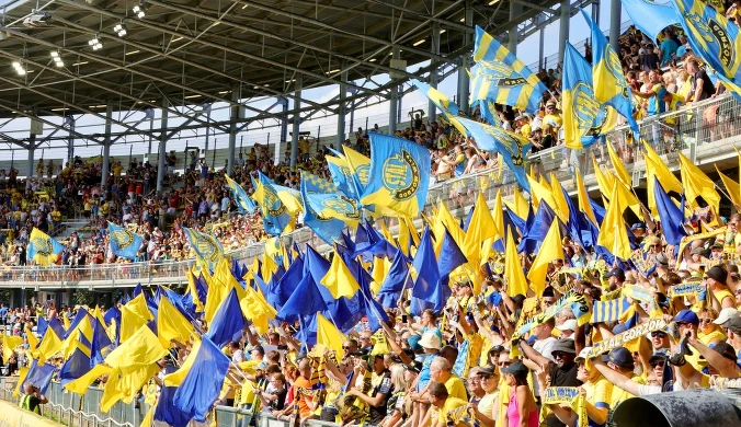 Żenujące zachowanie kibiców. Coś takiego zaśpiewali zwijającemu się z bólu Łotyszowi 