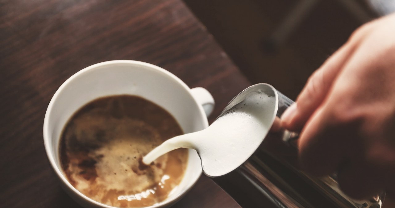 ​Takiego mleka lepiej nie wlewaj do kawy. To przez nie nie możesz schudnąć