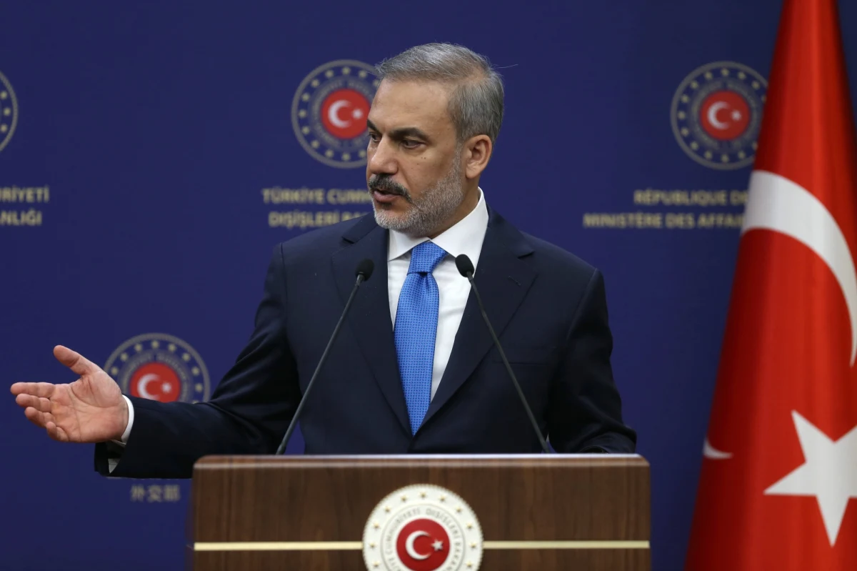 Jest ostra reakcja Ankary na decyzję Tel Awiwu, który nie zgodził się na zrzuty pomocy humanitarnej dla mieszkańców Strefy Gazy. Turcja w odpowiedzi wprowadza ograniczenia dotyczące eksportu do Izraela towarów z 54 kategorii. "Restrykcje będą obowiązywały do czasu ogłoszenia zawieszenia broni w Strefie Gazy" - poinformowało ministerstwo handlu w Ankarze.