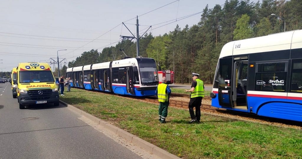 Zderzenie tramwajów w Bydgoszczy. Kilkanaście osób poszkodowanych