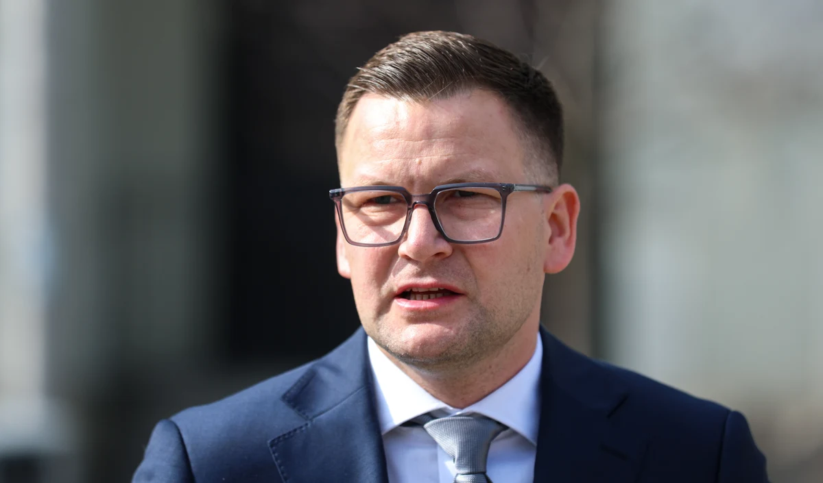 "Jeszcze nie zdążyłem przyzwyczaić się do tytulatury" - przyznał Szymon Michałek, nowy prezydent Chorzowa, a także wierny kibic i organizator sektora rodzinnego na meczu Ruchu Chorzów. Piotr Salak pytał samorządowca o sportową i polityczną przyszłość jego i jego miasta.