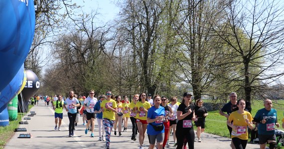 W najbliższą niedzielę, 14 kwietnia, odbędzie się 21. Cracovia Maraton. W sobotę, 13 kwietnia biegacze wystartują w biegach towarzyszących. To oznacza zmiany w organizacji ruchu i w funkcjonowaniu komunikacji miejskiej.