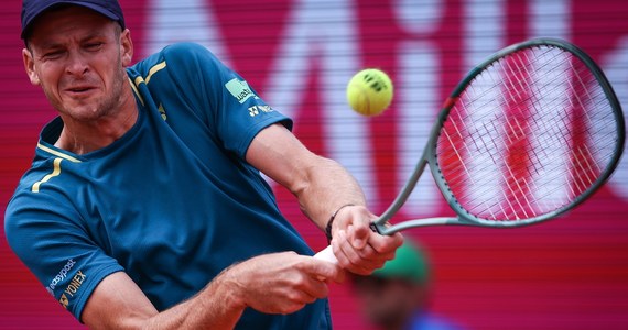 Hubert Hurkacz nie zwalnia tempa. Po triumfie w zawodach w Estoril Polak awansował do drugiej rundy turnieju ATP Masters 1000 na kortach ziemnych w Monte Carlo, pokonując Brytyjczyka Jacka Drapera 6:4, 3:6, 7:6(7-2). Spotkanie nie było jednak łatwą przeprawą dla polskiego tenisisty.