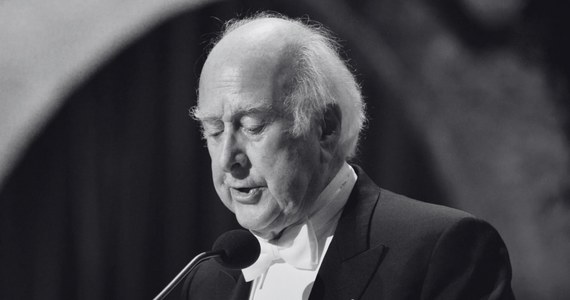 Noblista Peter Higgs zmarł w Edynburgu, w wieku 94 lat - poinformował we wtorek "The Guardian". Fizyk otrzymał Nagrodę Nobla w dziedzinie fizyki w 2013 r., wraz z Francois Englertem, za teorię, która wyjaśnia, skąd się bierze masa. Jej słuszność potwierdziło odkrycie bozonu Higgsa, zwanego też "boską cząstką".