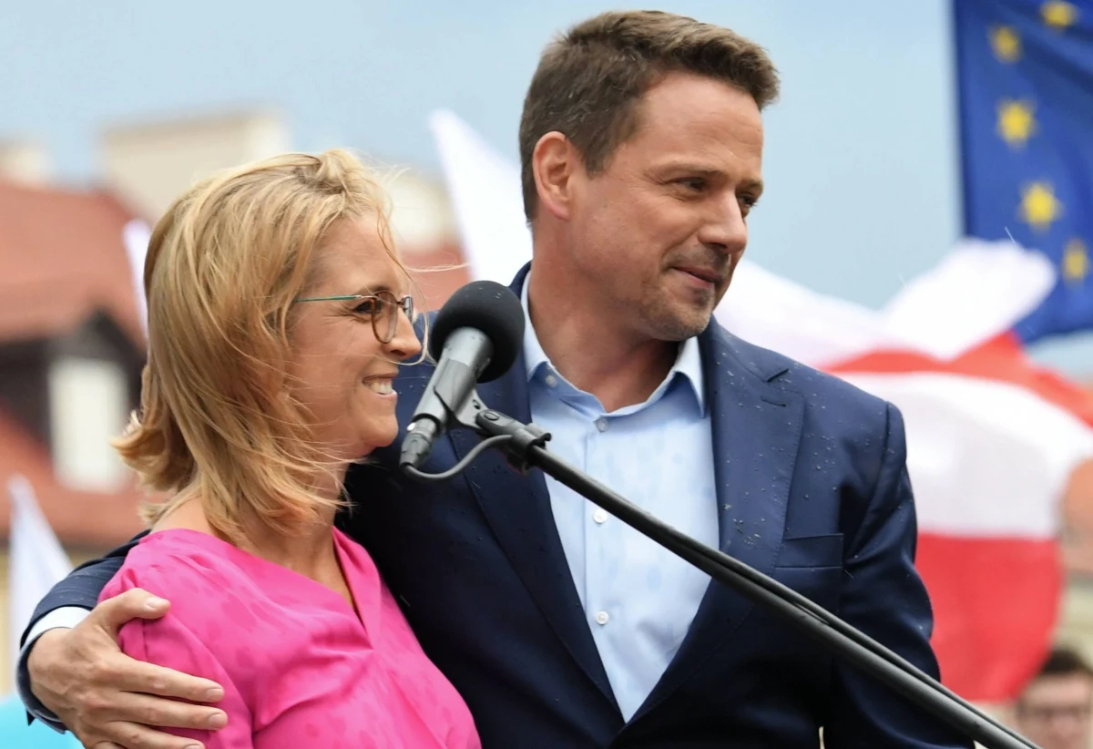 Rafał Trzaskowki z fanfarami wygrał wybory na prezydenta Warszawy. Dwa dni później zamieścił w mediach społecznościowych kolejny film z udziałem swoim i małżonki. Sytuacja zmieniła się diametralnie.