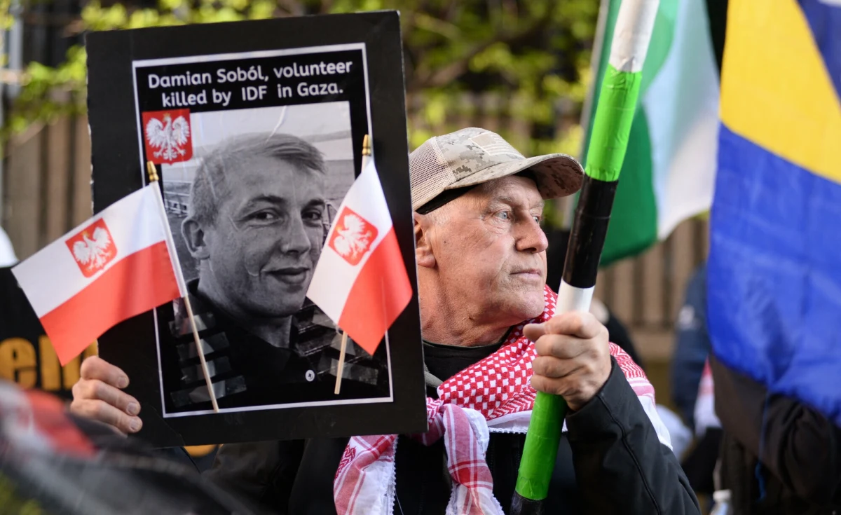 Wojskowy samolot nie poleci jednak do Egiptu po ciało polskiego wolontariusza, który zginął w izraelskim ataku na konwój humanitarny w Strefie Gazy - dowiedział się reporter RMF FM. W ubiegłym tygodniu Ministerstwo Spraw Zagranicznych informowało, że ciało Polaka zabierze z Kairu rządowa maszyna.