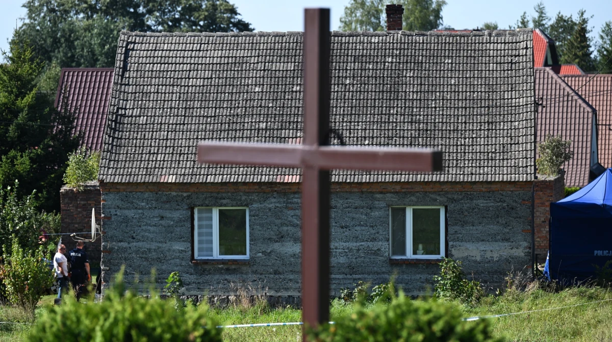 Podejrzany o zabójstwo trzech noworodków i dwa akty kazirodztwa Piotr G. usłyszał kolejne zarzuty. To dalszy ciąg makabrycznej historii ze wsi Czerniki na Pomorzu, o której pisaliśmy we wrześniu zeszłego roku. Na terenie posesji znaleziono zakopane ciała trzech noworodków.