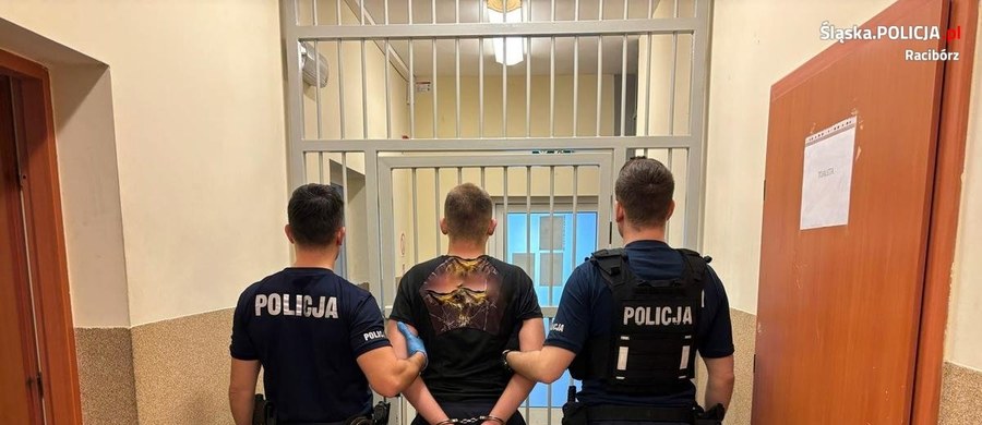Na trzy miesiące trafili do aresztu dwaj młodzi mężczyźni podejrzani o zabójstwo 45-latka w Chałupkach przy granicy z Czechami w Śląskiem. W piątek znaleziono tam ciało. 