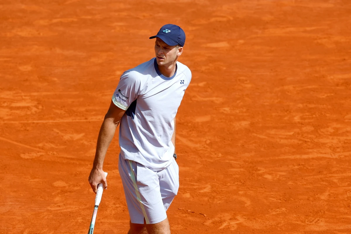 Hubert Hurkacz wygrał z Hiszpanem Roberto Bautistą-Agutem 7:5, 7:6 (7-4) w drugiej rundzie tenisowego turnieju ATP Masters 1000 w Monte Carlo. Pojedynek trwał dwie godziny i siedem minut.