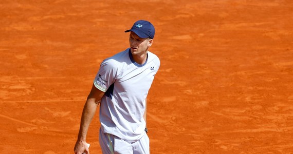 Hubert Hurkacz wygrał z Hiszpanem Roberto Bautistą-Agutem 7:5, 7:6 (7-4) w drugiej rundzie tenisowego turnieju ATP Masters 1000 w Monte Carlo. Pojedynek trwał dwie godziny i siedem minut.