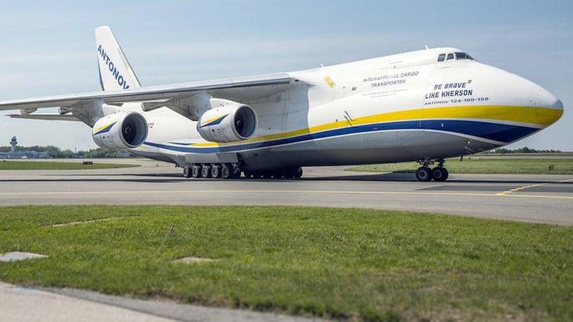 Dziś (10.04) na lotnisku Rzeszów-Jasionka wylądowały jedne z największych samolotów na świecie. Dwa Boeingi 747 i jeden Antonow An-124 dostarczyły do Polski ważną broń.