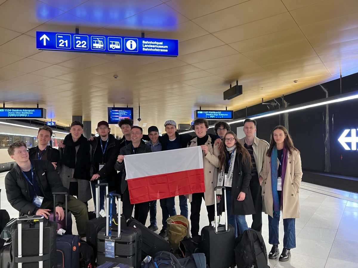 To wielki sukces całej drużyny. Studenci z Wydziału Fizyki Uniwersytetu Warszawskiego zajęli 5. miejsce w Międzynarodowym Turnieju Fizyków. W Zurychu rywalizowało 21 drużyn z całego świata. 