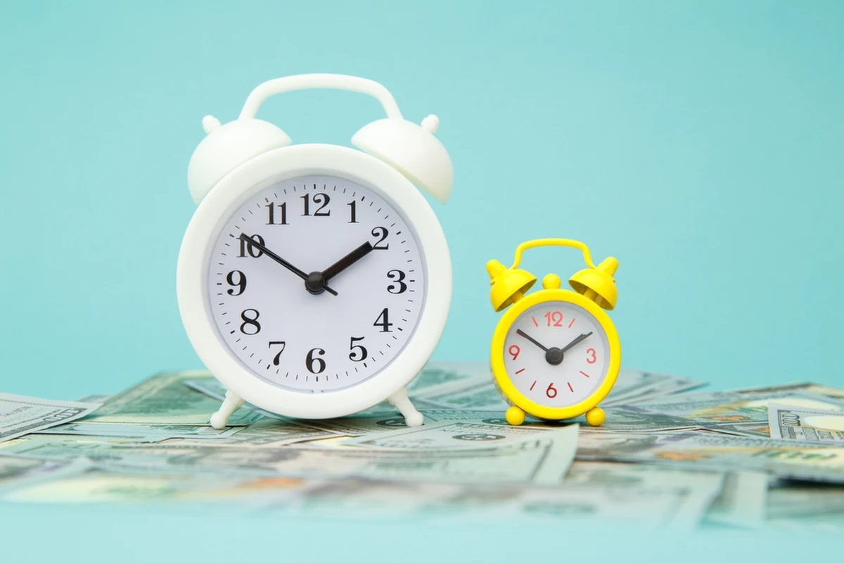 "Zegar zostanie przesunięty z godz. 12. na 13… i zobaczymy, jak to będzie" - tak burmistrzyni norweskiej miejscowości Vadso odpowiedziała na pytanie o to, jak w praktyce chce wprowadzić w swoim regionie 26-godzinną dobę. Vadso zwróciło się w sprawie zmiany czasu do Komisji Europejskiej.