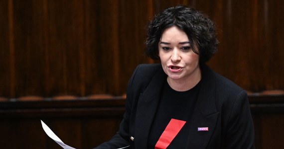 Anna Maria Żukowska i Marcelina Zawisza z Lewicy mają zasiąść w nadzwyczajnej komisji ds. aborcji, jeśli takowa zostanie powołana. "Naszym obowiązkiem jako polityków jest stworzyć bezpieczeństwo dla wszystkich. Niezależnie, kto w co wierzy i co uważa, czy ktoś jest katolikiem, czy osobą niewierzącą" - mówiła w środę w Rozmowie w południe w Radiu RMF24 posłanka KO Monika Rosa, która również ma zasiąść w komisji.