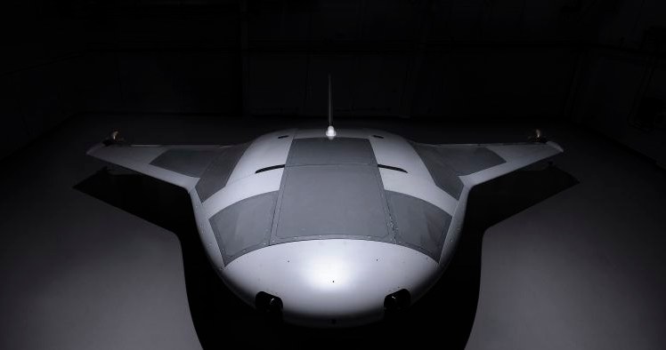 Northrop Grumman zaprezentował pierwszy ukończony prototyp bezzałogowego pojazdu podwodnego Manta Ray (UUV), który opracowuje dla DARPA. To ogromna konstrukcja przeznaczona do wykonywania misji podmorskich dalekiego zasięgu bez pomocy człowieka.