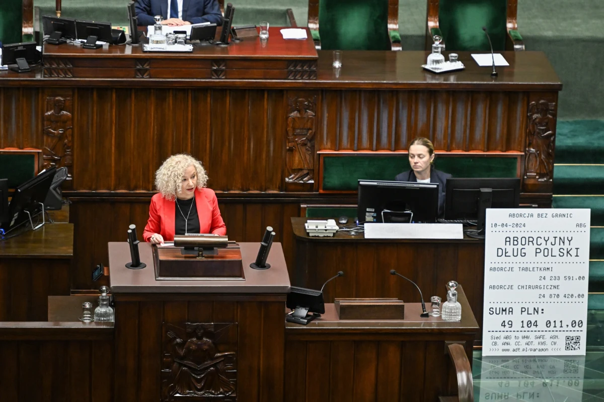 W czwartek debata, w piątek głosowanie. Sejm rozpoczął dyskusję na temat aborcji. Trzy partie zgłosiły cztery projekty ustaw - dwa przygotowała Lewica, po jednym KO i Trzecia Droga. Projekty różnią się pod kątem podejścia do liberalizacji prawa aborcyjnego. Obowiązujące w Polsce od 1993 roku przepisy zostały zmienione w wyniku wyroku Trybunału Konstytucyjnego z 2020 roku. Dziś wielu ekspertów i polityków uważa, że wyrok Trybunału nie ma mocy prawnej, a kompromis aborcyjny sprzed ponad 30 lat należy zmienić. Parlamentarzyści dyskutują tę właśnie kwestię.