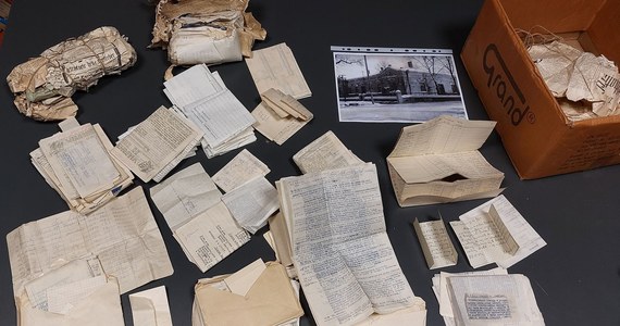 Trzy zwoje należące do 116. pułku piechoty ziemi olkusko-wolbromskiej Armii Krajowej znaleziono podczas remontu domu w małopolskim Olkuszu. Cenny artefakt został przekazany archiwum IPN w Krakowie.