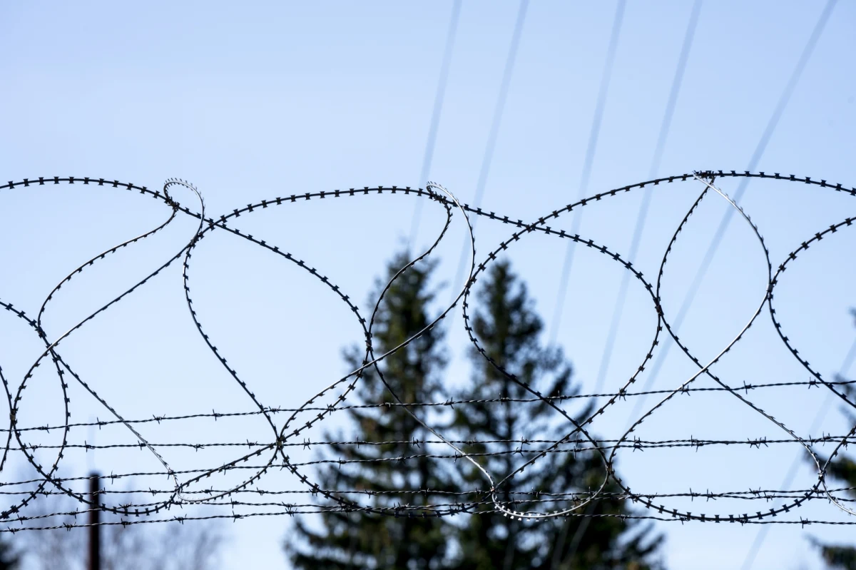 Alaksandr Kulinicz zmarł we wtorek w białoruskim areszcie śledczym. Podpułkownik rezerwy armii białoruskiej został zatrzymany 29 lutego i osadzony w Brześciu, przy granicy z Polską. Zarzucono mu "obrazę" Alaksandra Łukaszenki. Zdaniem władz, przyczyną śmierci była choroba niedokrwienna serca.