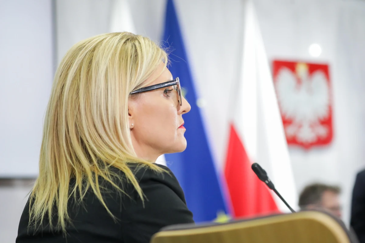 O trzy miesiące prokuratura przedłużyła śledztwo w sprawie, w której zamierzała postawić zarzuty warszawskiej prokurator Ewie Wrzosek - dowiedział się reporter RMF FM. Chodzi o ujawnianie informacji z jednego ze śledztw.