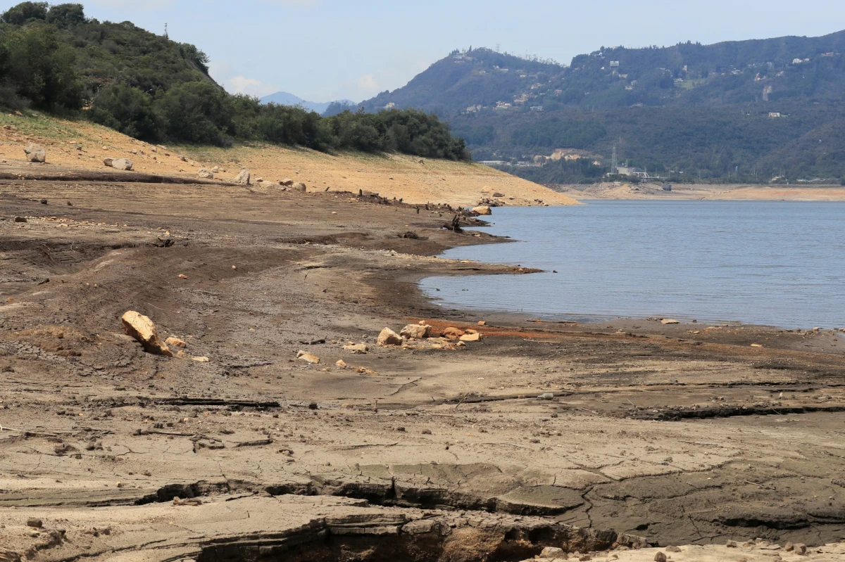 W Bogocie i okolicach rozpoczęto racjonowanie wody dla około 9 mln mieszkańców. Decyzja władz stolicy Kolumbii związana jest z suszą, fenomenem pogodowym El Nino i w efekcie rekordowo niskim poziomem wody w okolicznych rzekach i jeziorach.