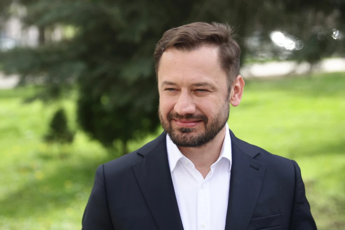 "To nie będzie ani polityka kontynuacji, ani rewolucji (…) Wiem, że wiele obszarów w mieście nie funkcjonowało należycie" - powiedział w Rozmowie w południe w RMF24 Aleksander Miszalski, kandydat na prezydenta Krakowa. Jego oponent polityczny, Łukasz Gibała zarzuca Miszalskiemu, że będzie kontynuował politykę Jacka Majchrowskiego. Polityk Platformy odpowiada, że ma jasny plan, który zakłada m.in. poprawę miejskich planów zagospodarowania przestrzennego, transportu czy konsultacji społecznych.